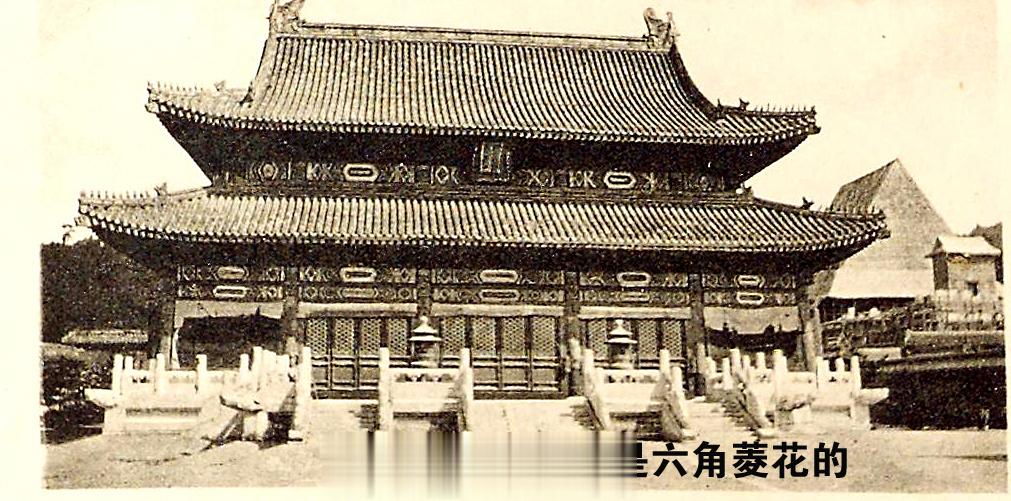 今天我十分高兴地跟大家简要地讲讲慈安陵和慈禧陵三殿（大殿、东西配殿）门窗隔扇事。