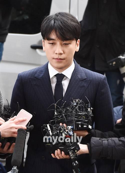  原BIGBANG成员胜利被爆料出狱后过着与入狱前没有任何区别的生活。
此前，胜