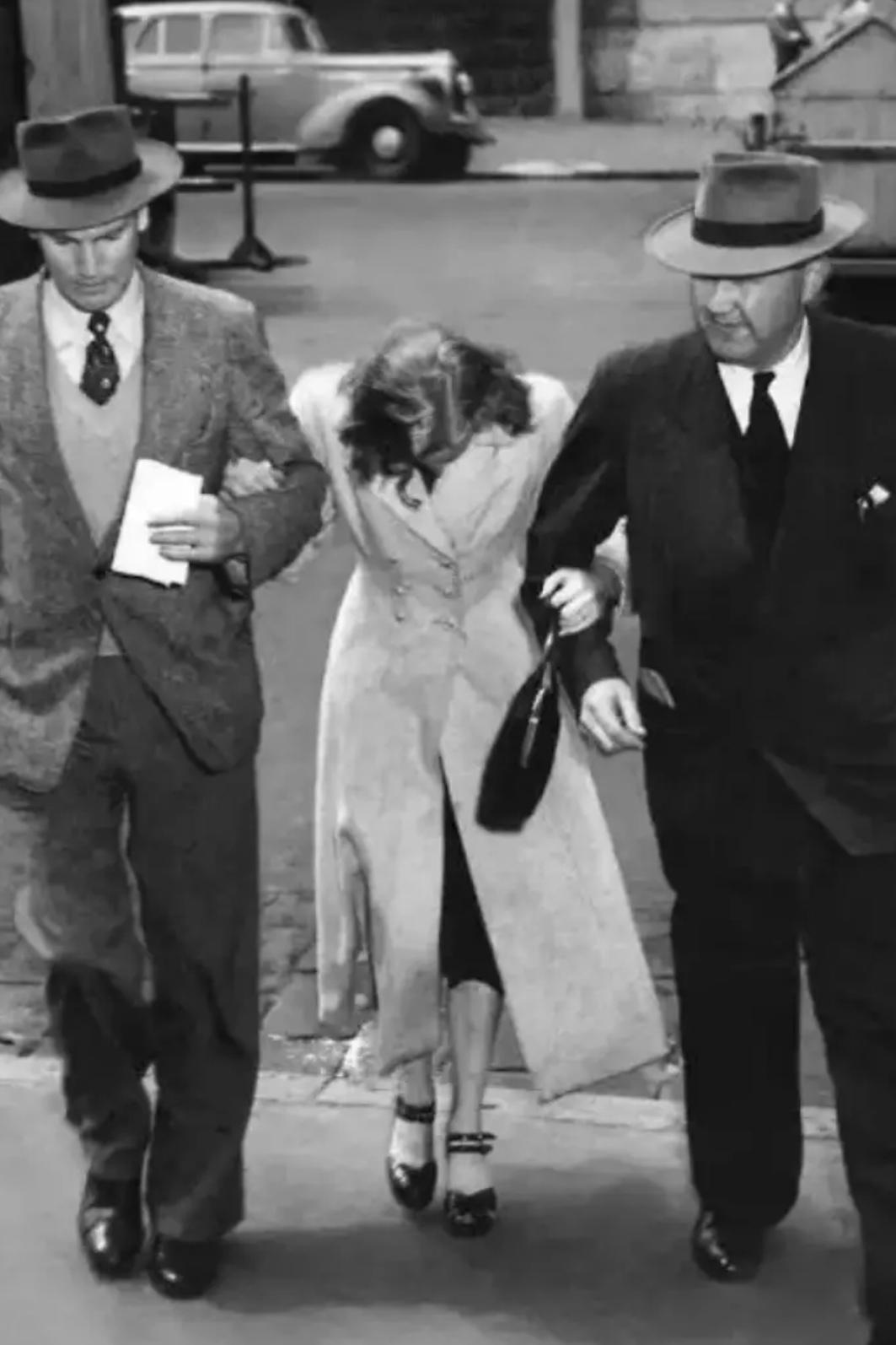 #历史那些事[超话]#1951年2月，31岁的澳大利亚女孩吉恩李被送上了绞刑架，