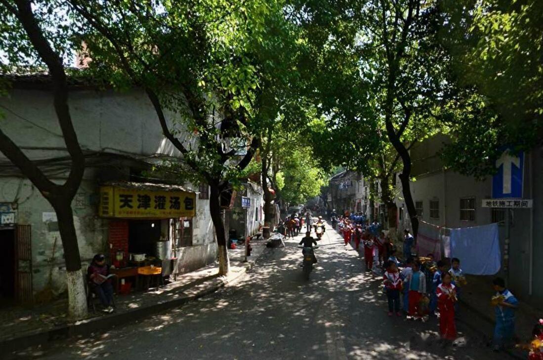 南昌后墙路
名字虽然不起眼，但是它底蕴深厚，它记载了南昌历史上重要的两个衙门：巡