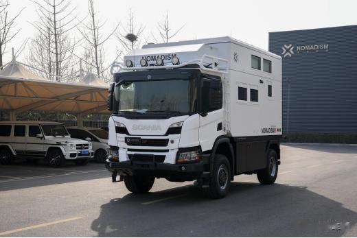 全新车型诺马迪森“穿越者SX”，全升顶和露台庭院集合于一体的双升顶三层越野房车，
