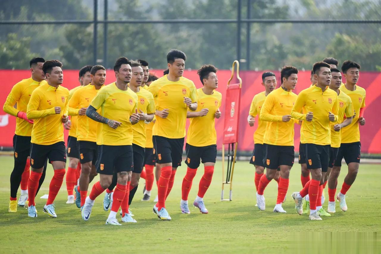 扬科维奇3月训练最佳11人！

前锋:张威，黄紫昌
中场:邓涵文、徐新、王上源、