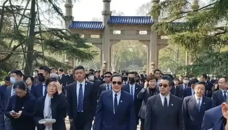 马英九这次大陆访问可以说是收获满满，虽然晚到了十几年但是依然称得上是破冰之旅。台