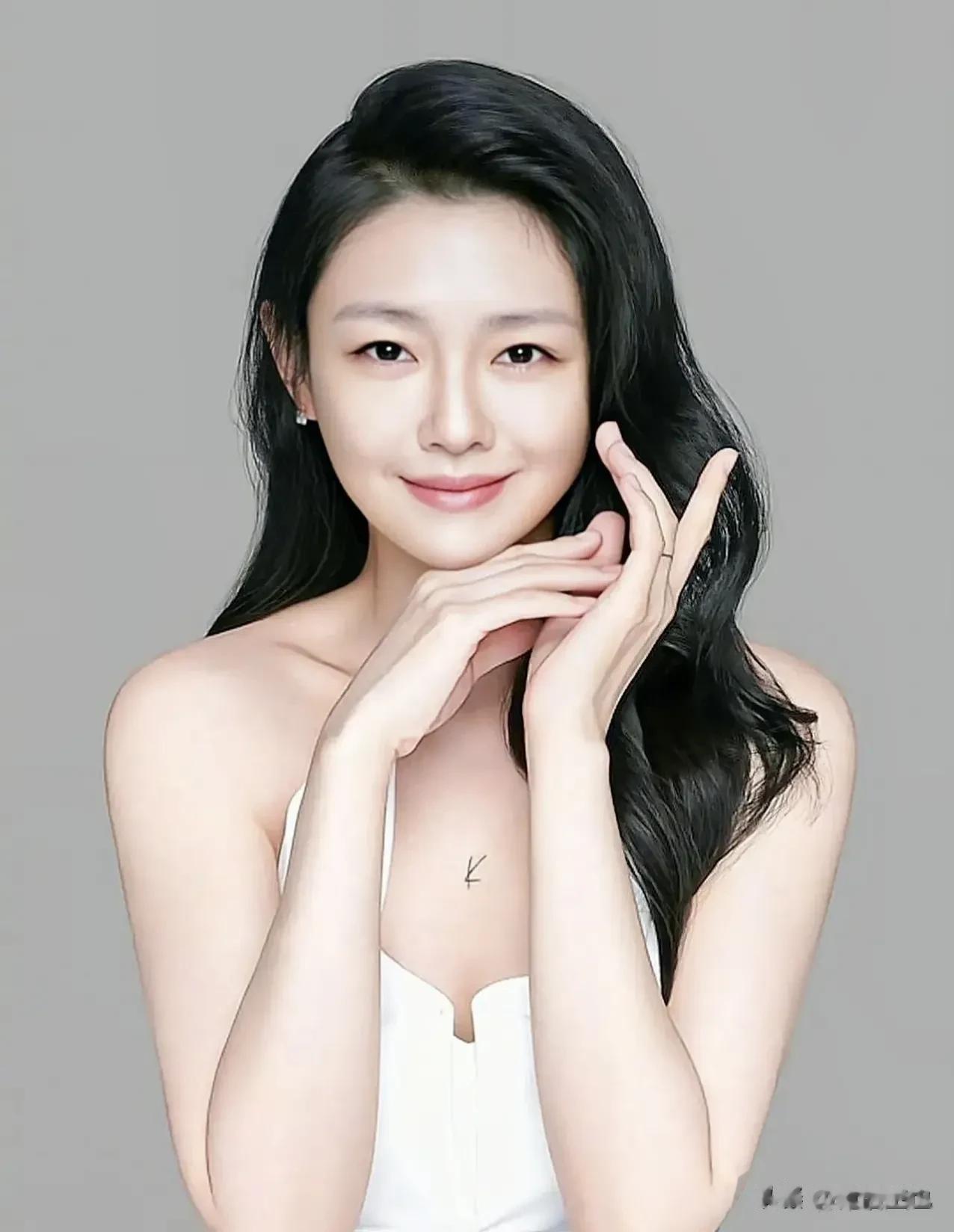 其实大Ｓ底子很好的，无论是颜值还是气质都堪称完美，你看她以前结交的男友，例如周渝