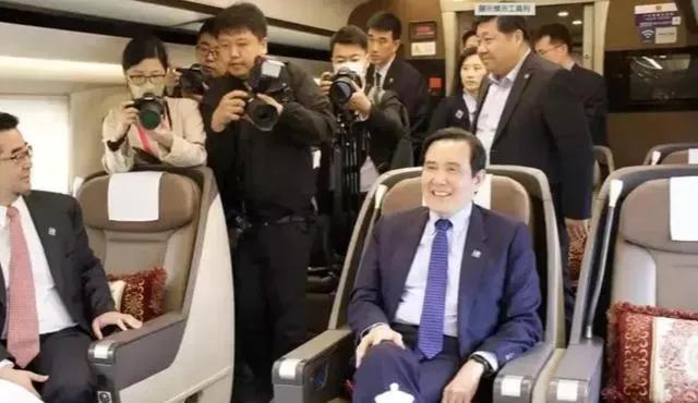  马英九在湖南接受采访时表示，在他参观了企业和许多地方后，发现大陆在各方面的发展