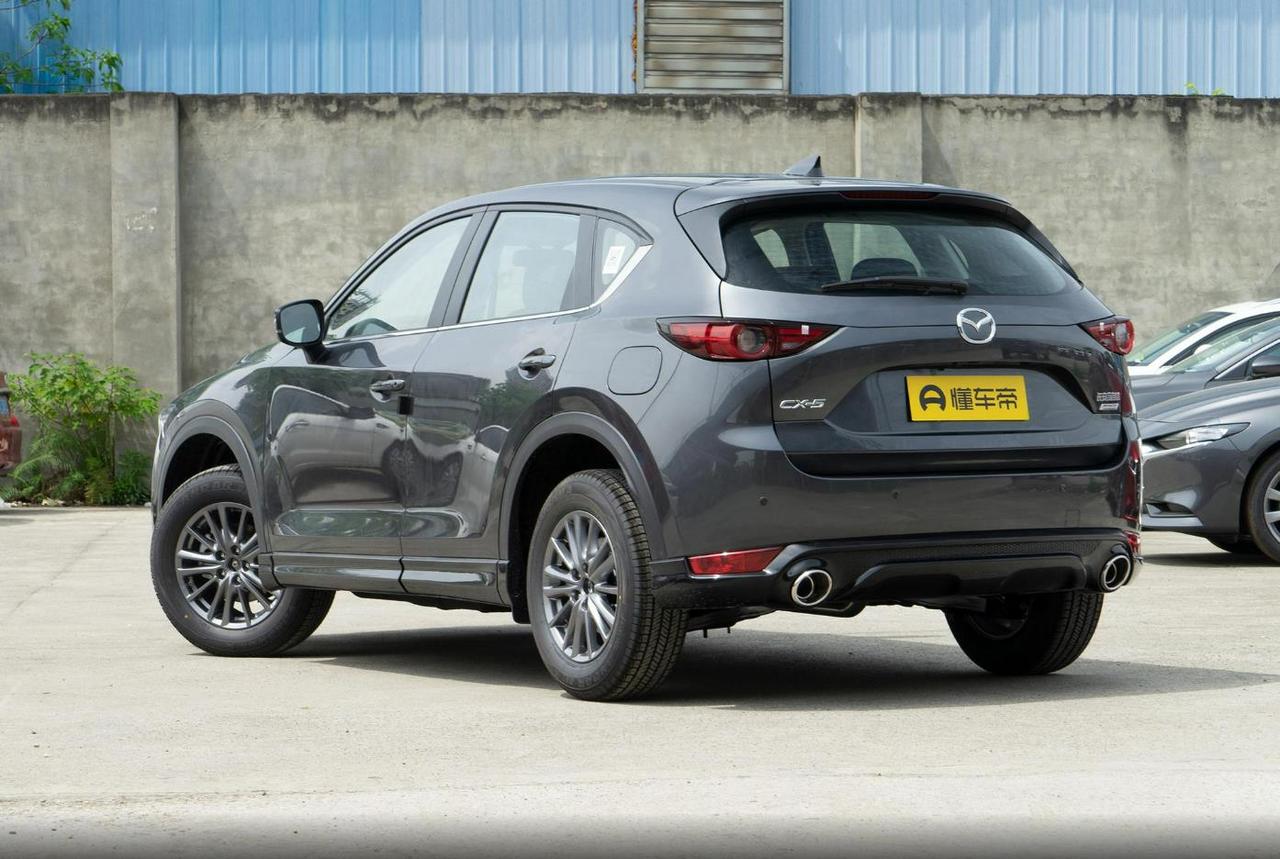 甲：好看吗？
乙：好看！
甲：买吗？
乙：不买。
甲：为什么不买？
乙：发动机不