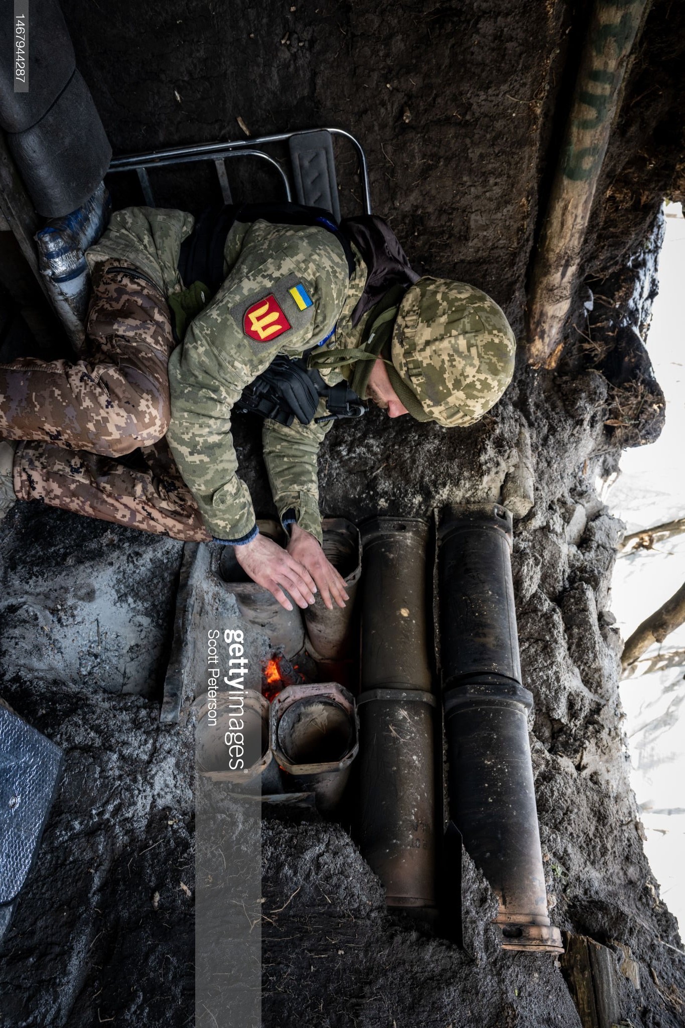 顿巴斯，炮兵掩体 155mm 战地壁炉。 ​​​