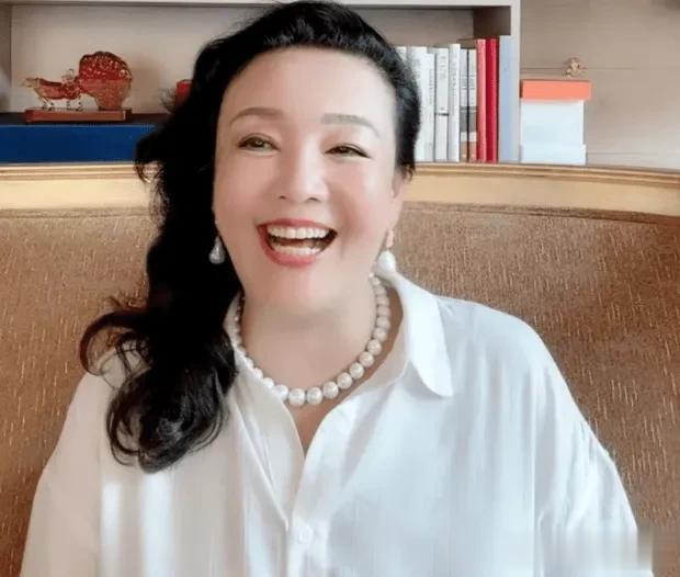 3月30日，热搜上出现了对张兰的采访。这一次，不是因为儿子汪小菲和前妻之间的风波