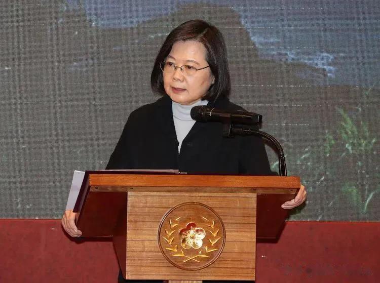 心怀鬼胎！蔡英文一边在元旦讲话