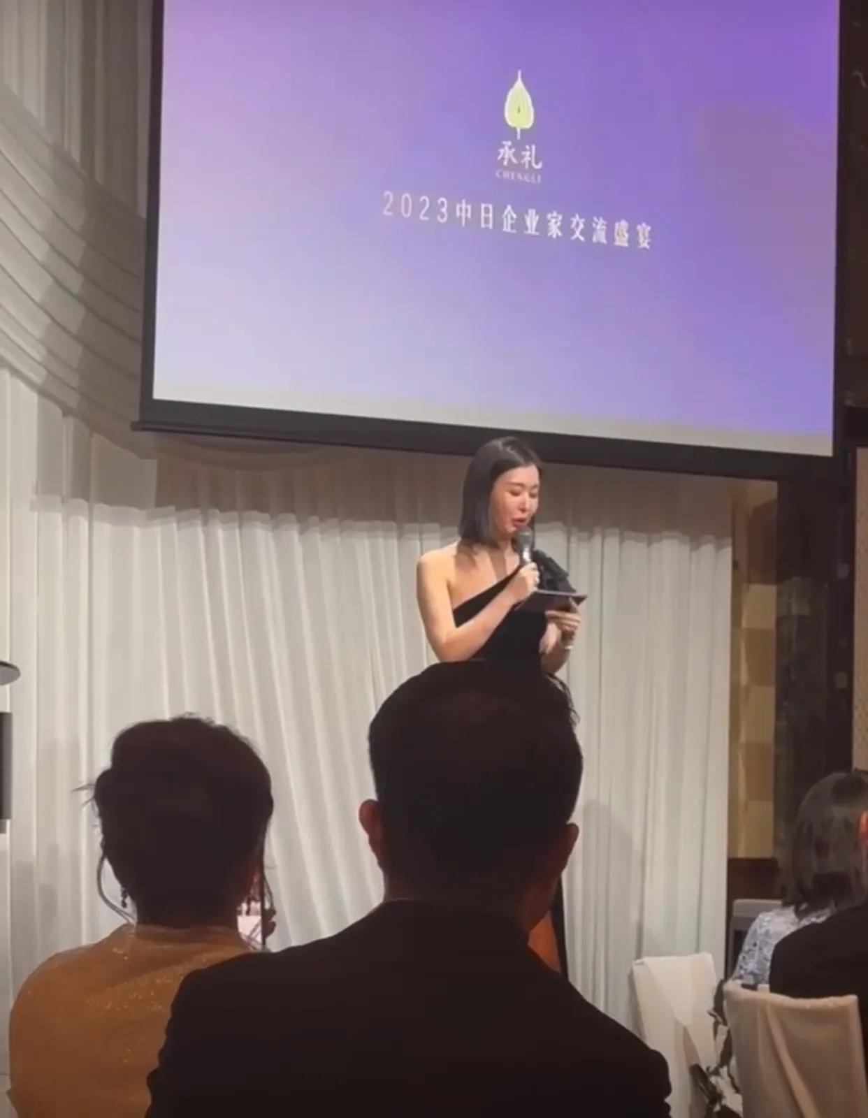 田朴珺霸气侧漏，全程用日语演讲发言；王石笑容满面，不断跟日本政商名流合影。

4