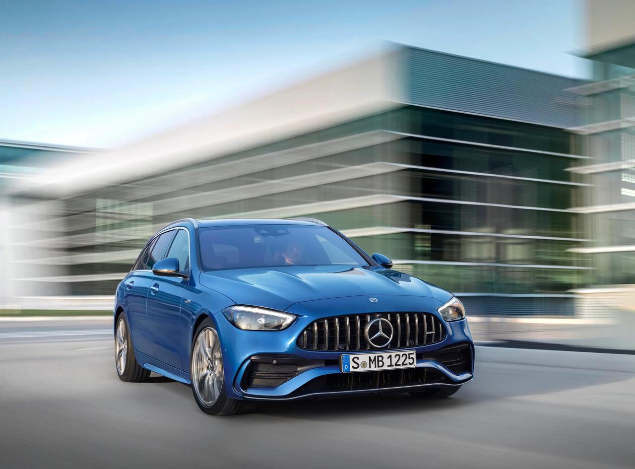 全新AMG C43 旅行车下周国内上市，或许是最后一代燃油版的 C43 了！
搭