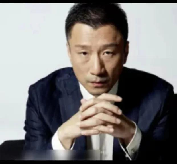 最近，孙红雷被传移民澳洲的消息引起了网友的热议。网友们纷纷在社交媒体上晒出与孙红