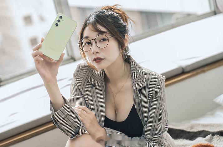 早上好[心][心][心]三星Galaxy A54，这设计，有点意思你喜欢吗？[心