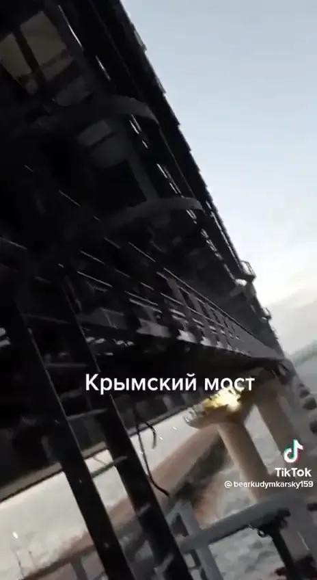 克里米亚大桥公路桥早已修好，但铁路桥还早着呢，至今仍未修好。之前有消息称，铁路桥