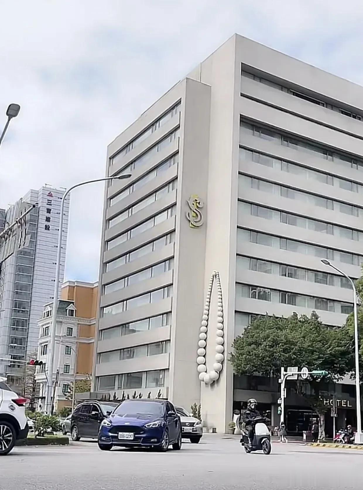 很多网友说，汪小菲为什么不把酒