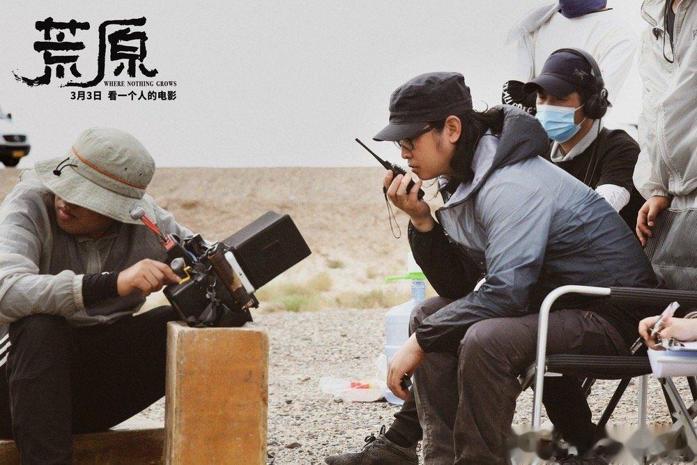 《荒原》在全国开启超前点映。作为近年罕见的女性冒险题材，任素汐凭借与大自然上演对