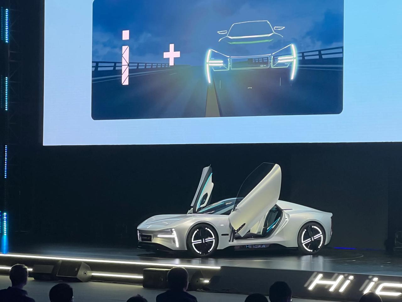 【iCAR品牌两款车型亮相】4月16日，在iCAR品牌之夜上，iCAR发布两款全