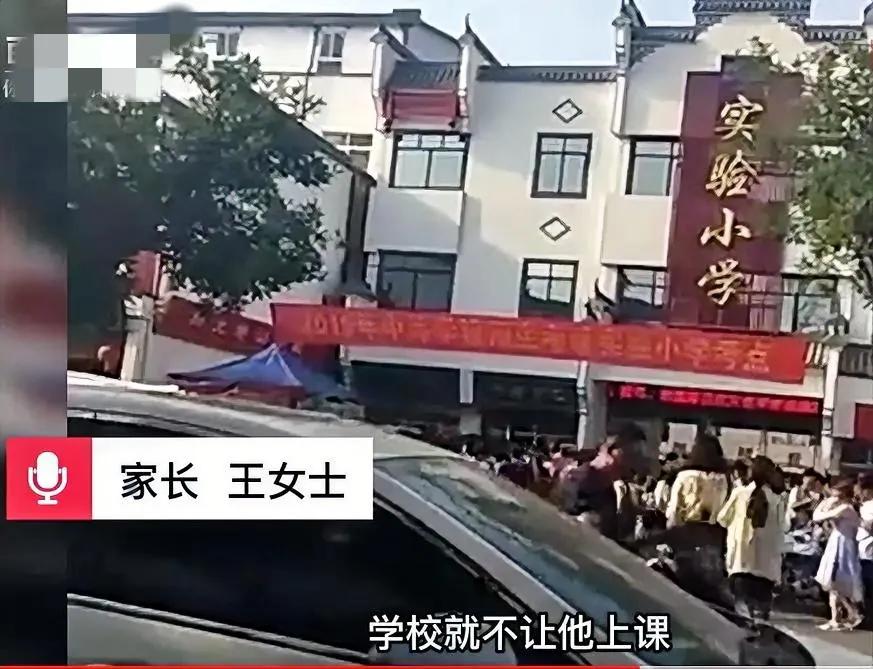  
典型的“何不食肉糜”！如果家里有宝马奔驰，谁愿意骑三轮车接送孩子，既不挡风又