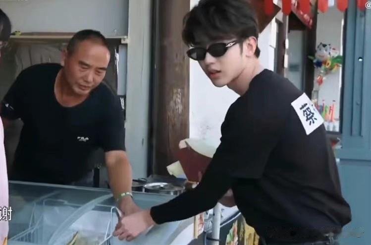现在的老板不好当啊，不懂点流量明星都不好做生意。