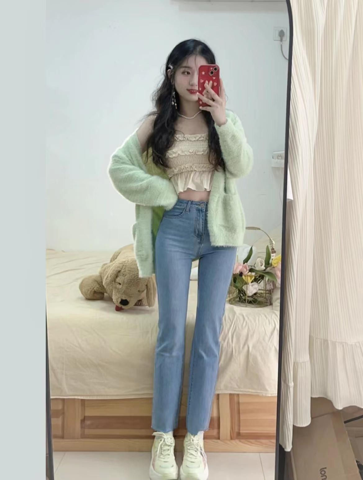 适合小个子的春季九分牛仔裤搭配~
☆对于小个子女生来说，如何突显高腰线是穿搭中最
