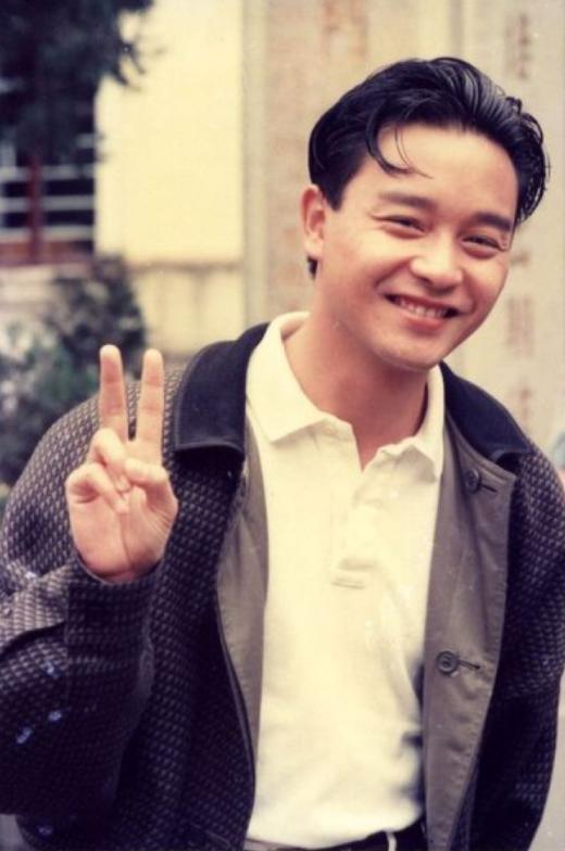 这20年，你应该过得不错。
离开了大众的目光，不用再习惯性的照顾所有人的情绪。
