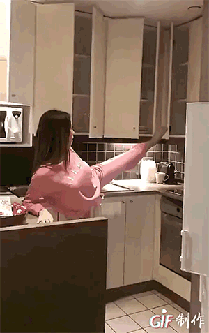 图1 外国老婆练瑜伽走火入魔了！
图2 男朋友这体格真是不行
图3 邻居欺负我，