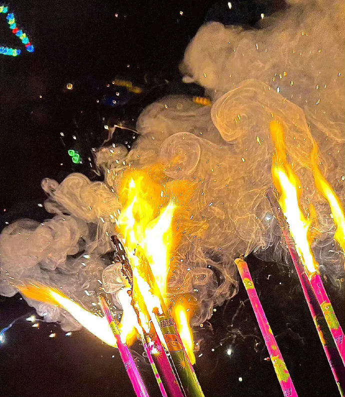  人要先感到幸福 才能看到玫瑰 ​​​