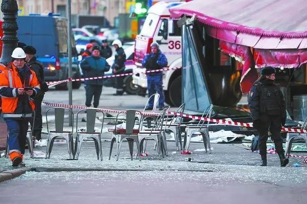 俄境内发生恐怖袭击，战地记者收到美女礼物，刚到手就剧烈爆炸

来源:铁血观世界
