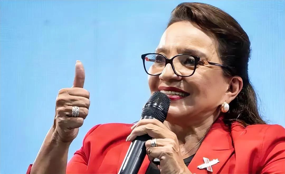 洪都拉斯指名道姓批评美国！直接给美国拍桌子！这几年的苦水直接翻滚了！
在美洲首脑