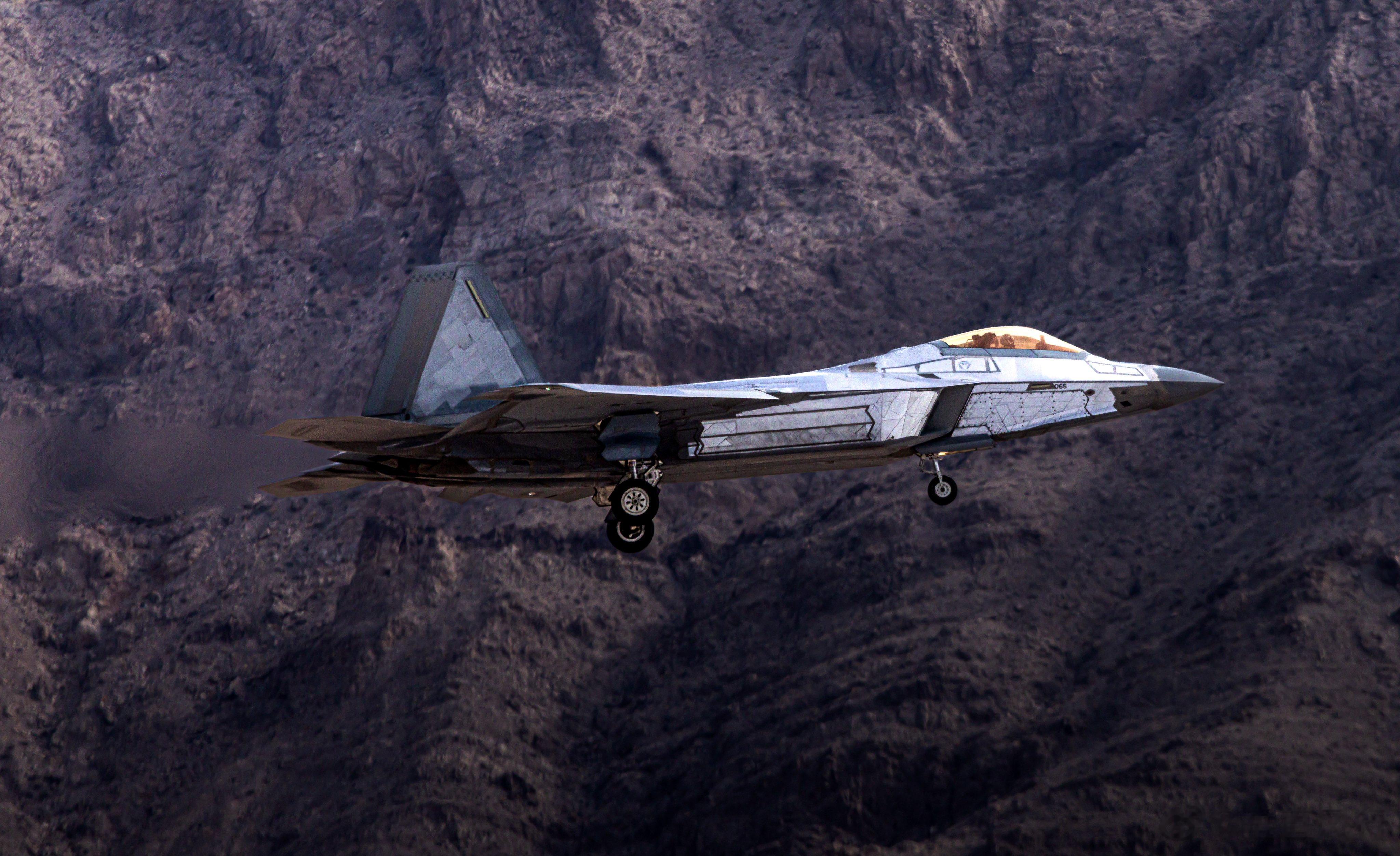 太阳能版F-22返回内利斯#航空[超话]##武器装备[超话]# ​​​