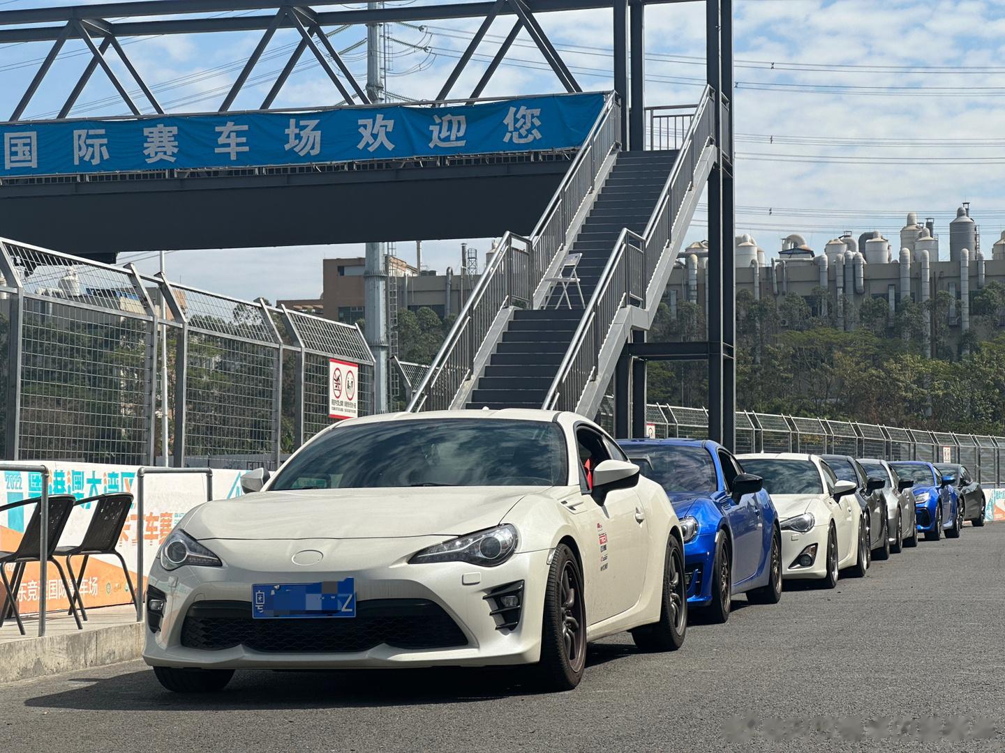 今天早上我司摄制团队去赛车场搞