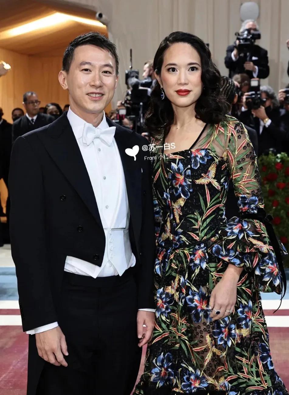 评论区里有些人究竟生活在怎样的一个帅哥美女精英高端圈层里啊？？

能张嘴就说出“
