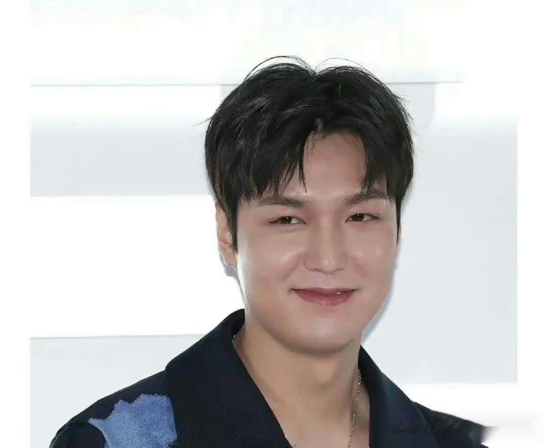 王俊凯才多少岁啊？难道也是吸入了韩国空气中的酵母了吗？
