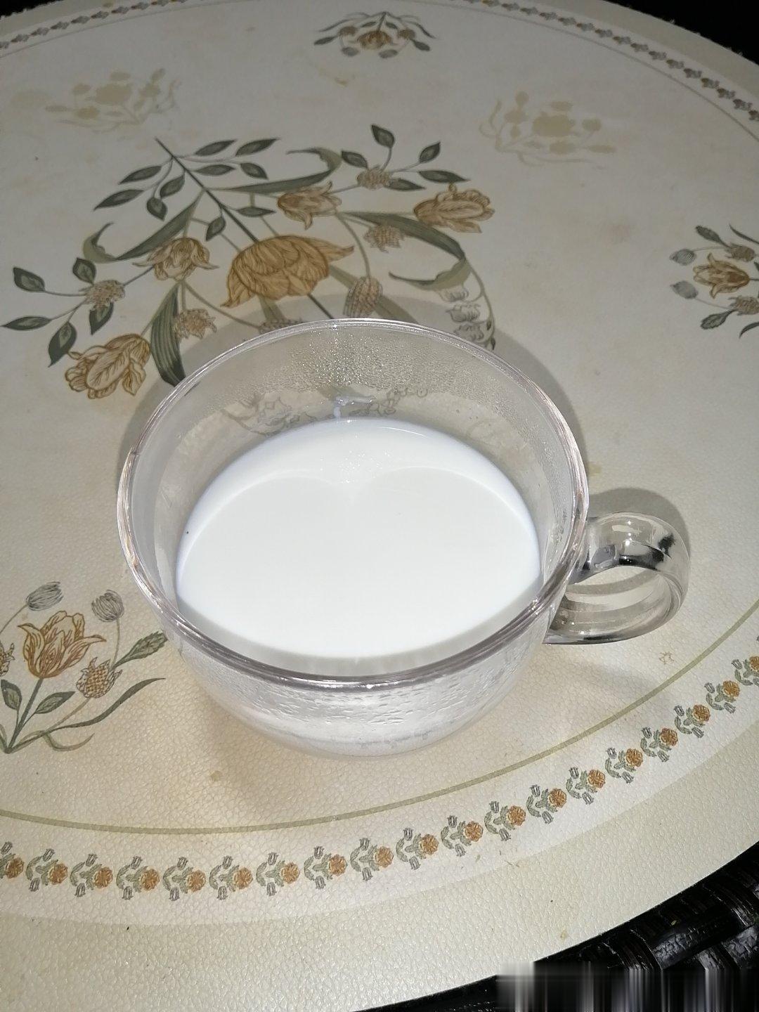 现在晚上八点十九。八点半，或四十，我和媳妇就要喝牛奶了，已经成习惯。​最早刚喝的