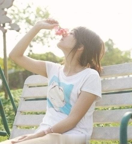 【女人不同年龄饮食养颜法】①15-25岁：需多吃韭菜、豆芽、瘦肉、豆类食品等使皮