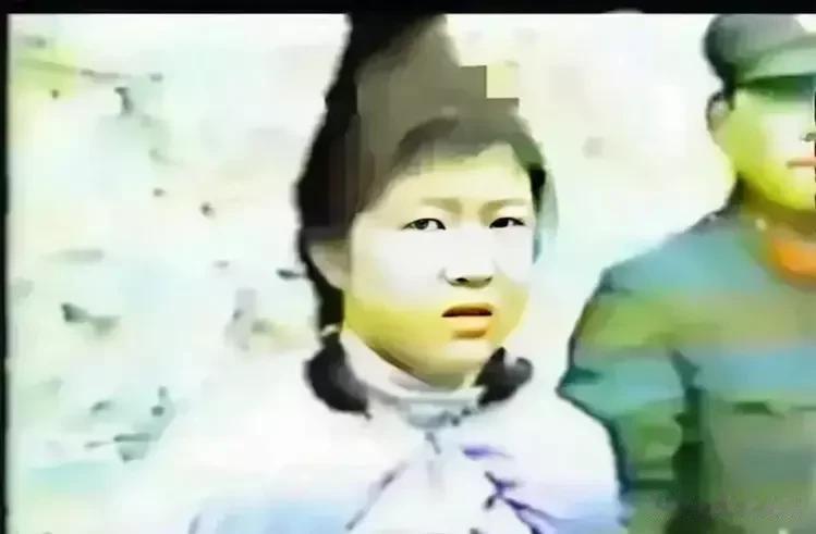 1983年，胡贤华以“流氓罪”被判处死刑。

这是她行刑前留下的最后的照片，她此