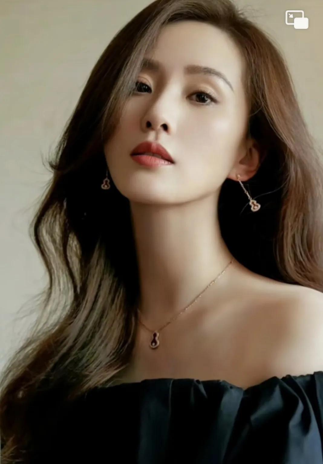 刘思思:她是娱吴界最干净的女明星，当她事业正直巅峰的时候，嫁给比自己大17岁的吴