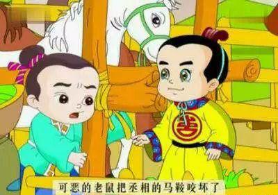 一次，曹操坐骑的马鞍放在仓库中，不慎被老鼠咬坏。库吏大惊失色，自认必死。
曹冲知