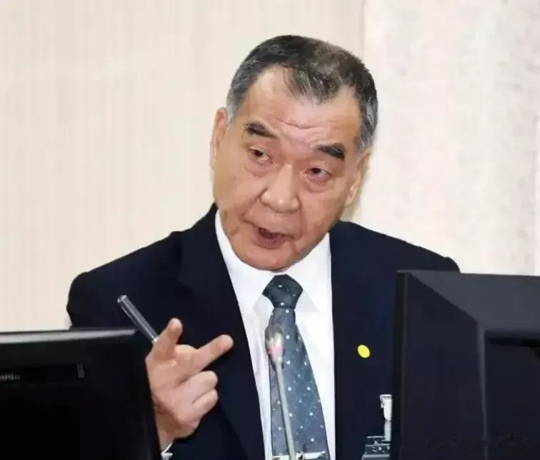 【台湾就继续蒙骗吧，台当局这就是在给自己敲丧钟，当台湾解放之日就是台湾老百姓明白