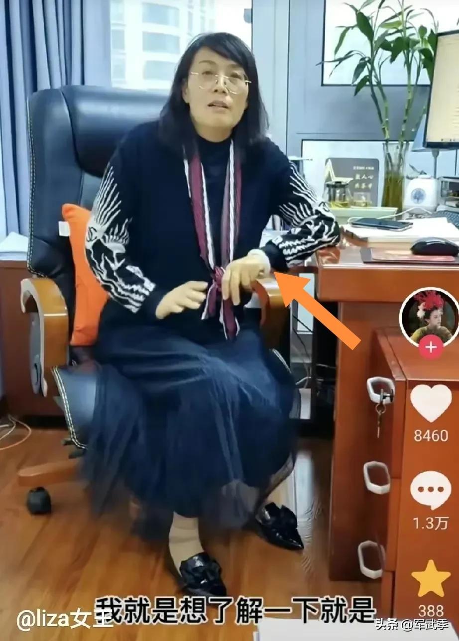  
        近日，一位网友去江苏红十字会捐款并发视频炫耀，视频中接待人员