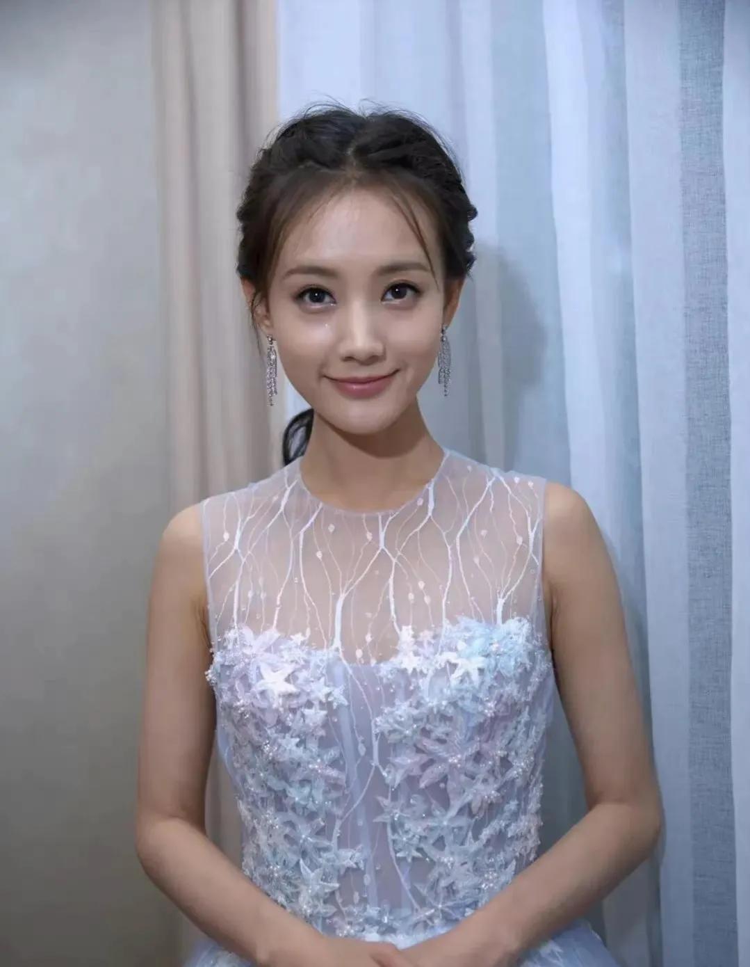 五官生的好看，妈生脸看着很自然，比整容脸耐看多了[赞][赞][赞]