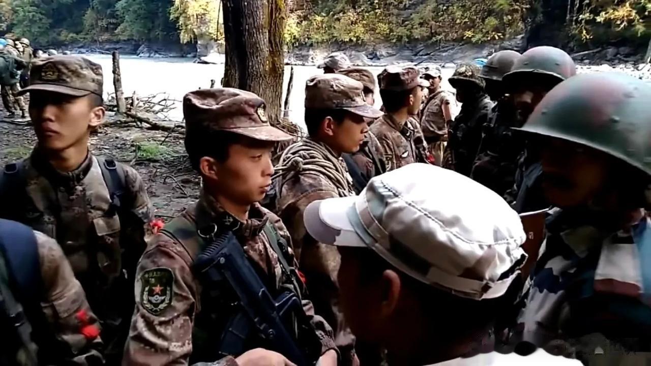 图1-2为我军和印军2018年在西藏阿相比拉区对峙。我方当年沿加玉河修建通往都仁