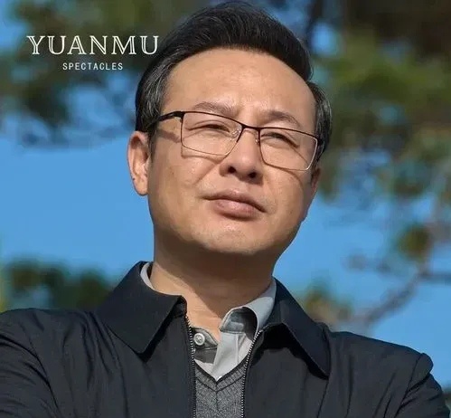 近日，电影《三国之赤壁之战》已经开拍，张颂文饰演刘备，于震饰演关羽，胡军饰演张飞