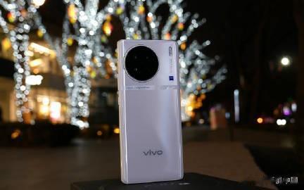 情人节送什么？vivo X90 新配色「告白」来了

新配色的设计灵感来源于白母