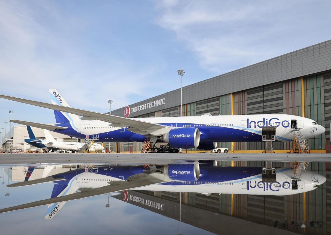 组图：土耳其航空机库完成IndiGo配色波音777涂装