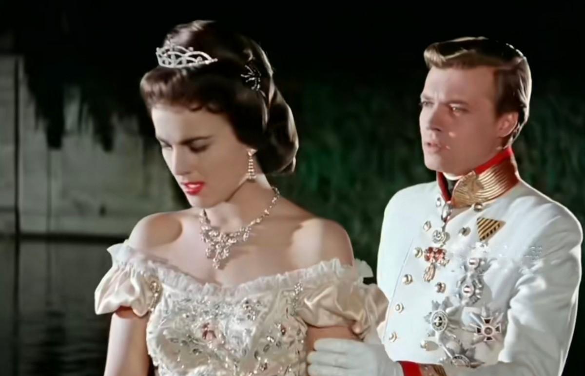 奈奈公主曾被妹妹抢了未婚夫，最终她比其他姐妹都幸福。奈奈公主的婚姻早被内定，但未