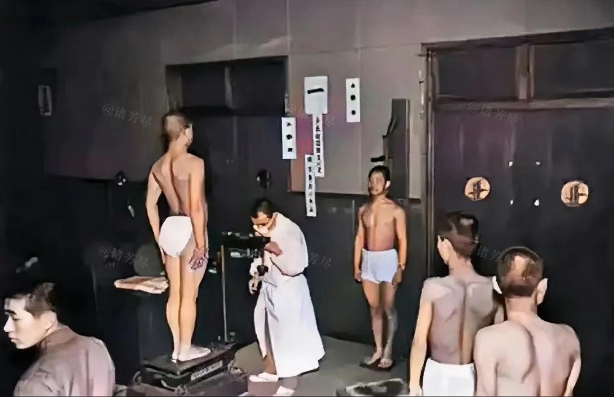 一位战后的日本“慰安夫”曾苦痛地回忆：那些美国女兵让他想起了家乡的“水牛”。这是