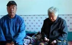 2000年，养了一个白眼狼！一对穷夫妇花光了所有积蓄并且借7万元送女儿，出去外国