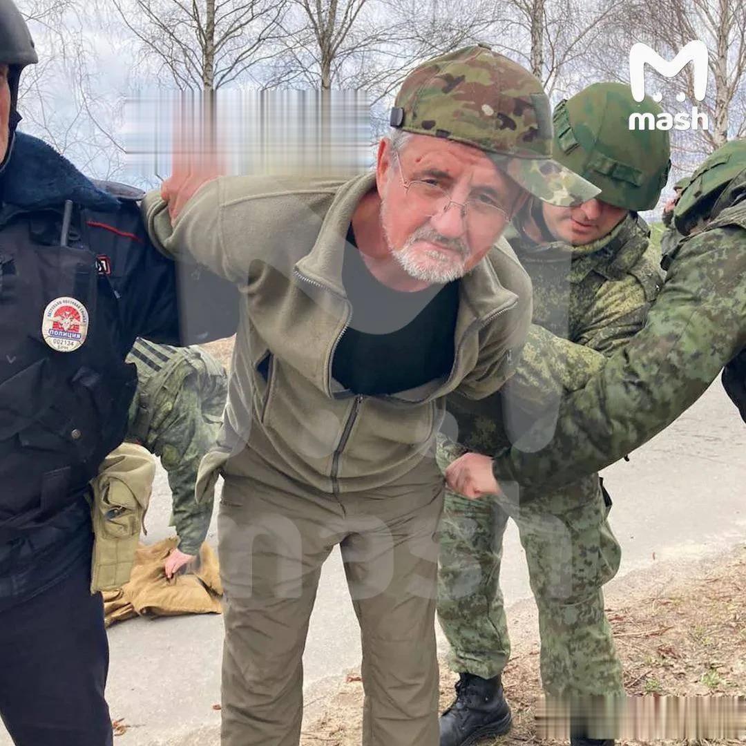 功亏一篑、身陷囹圄！昨天一架乌军航空项目A-22狐蝠三轮起落架超轻型飞机飞越布良
