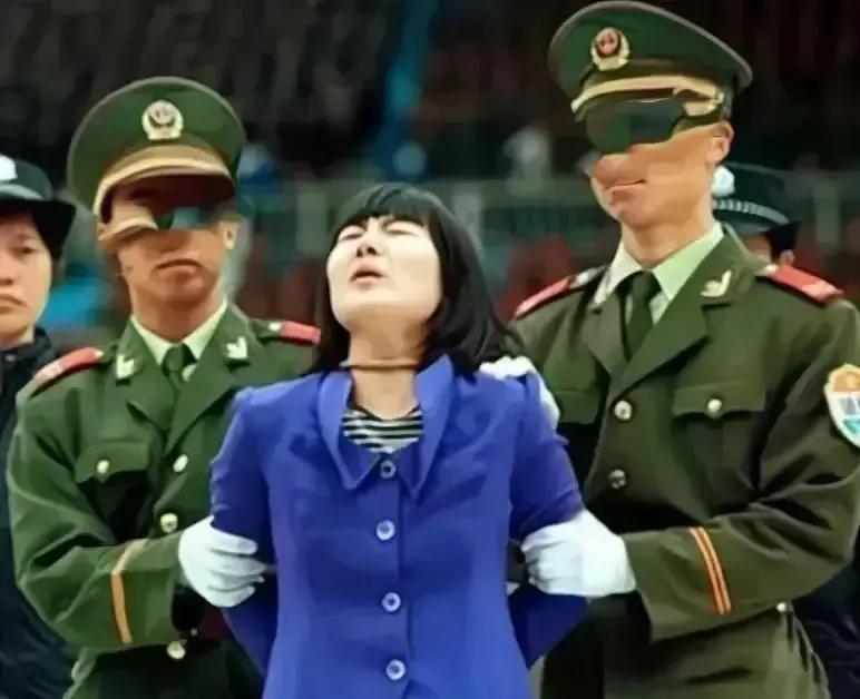1992年，审判会上，一位刚被判处死刑的年轻女子，听到死刑判决，立即崩溃了，她懊